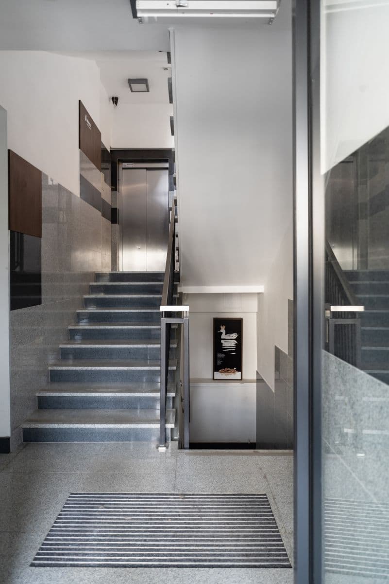 Studio apartment with stunning Warsaw skyline views – 12
