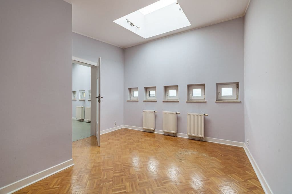 Spacious 3-room apartment with attic privacy – 4