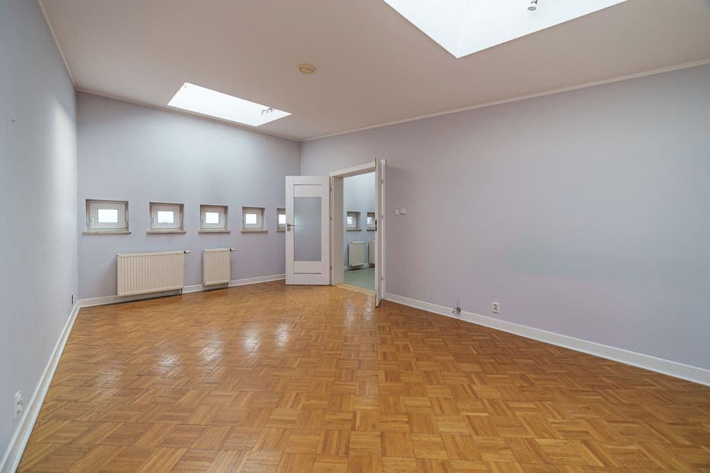 Spacious 3-room apartment with attic privacy – 9