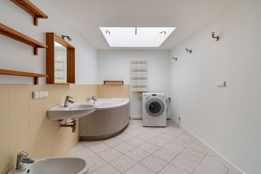 Spacious 3-room apartment with attic privacy – 10