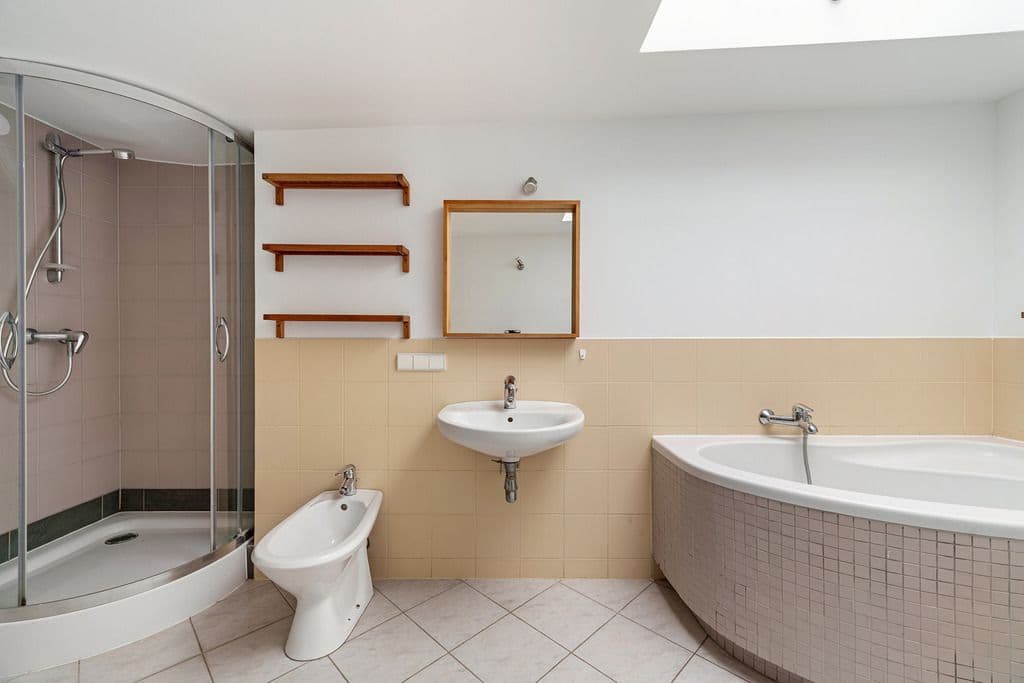 Spacious 3-room apartment with attic privacy – 11