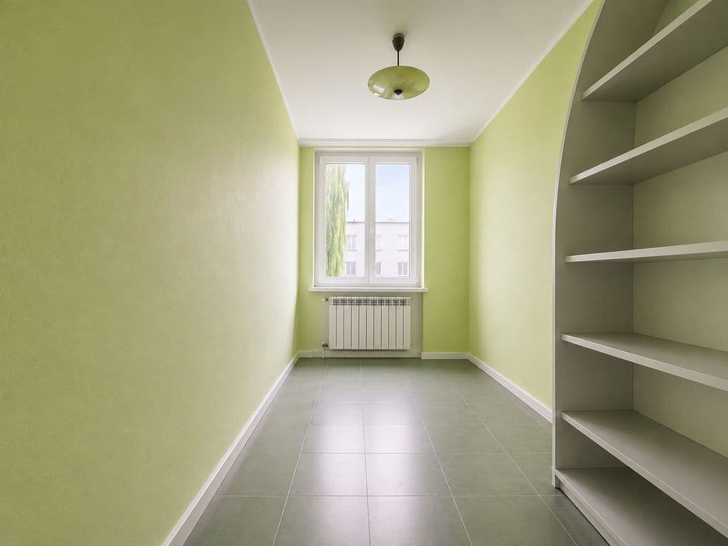 Flat with renovation potential near parks – 3