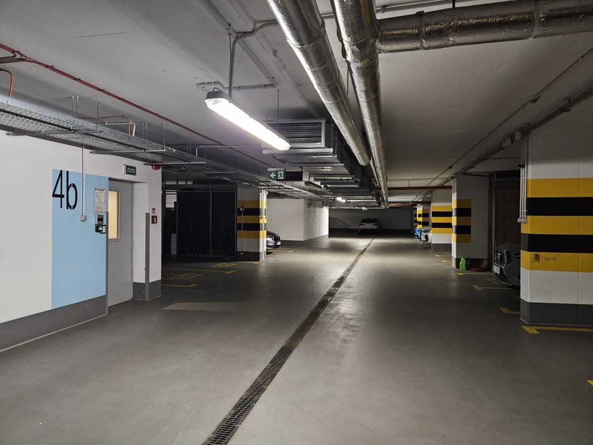 Artistic Żoliborz apartment with green views and garage – 29