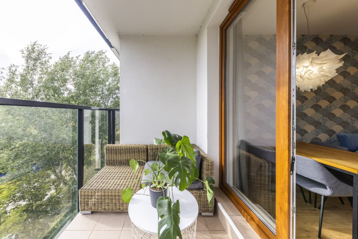 Artistic Żoliborz apartment with green views and garage – 24