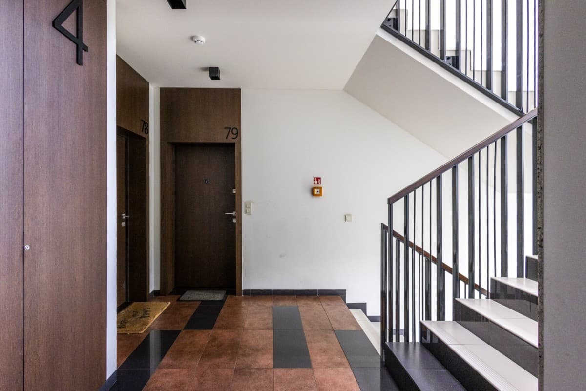 Artistic Żoliborz apartment with green views and garage – 25