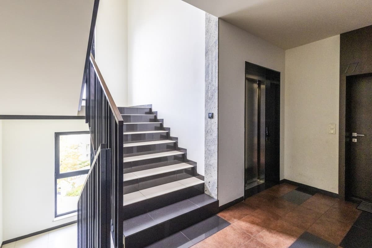 Artistic Żoliborz apartment with green views and garage – 26