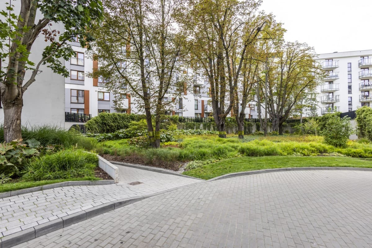 Artistic Żoliborz apartment with green views and garage – 27