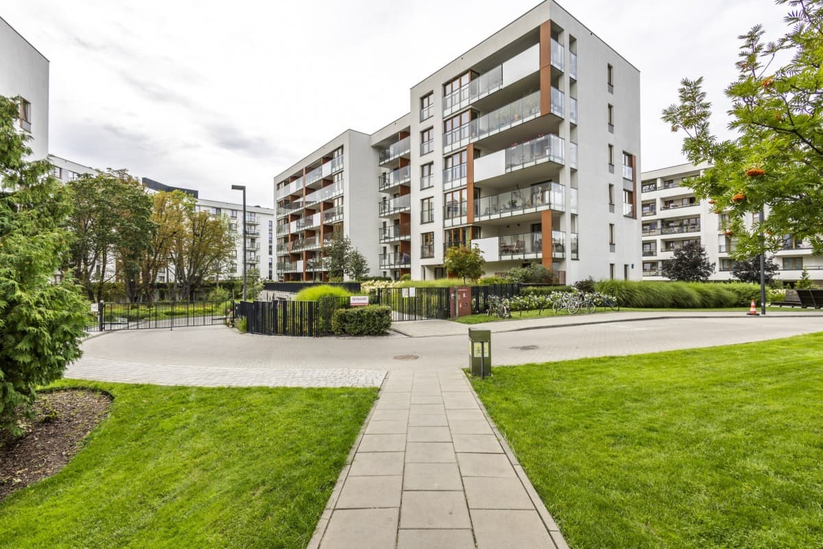 Artistic Żoliborz apartment with green views and garage – 28