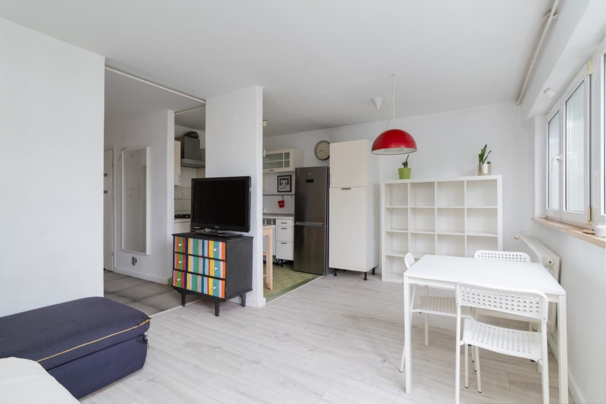 Bright 47 m² apartment in green Żoliborz – 1