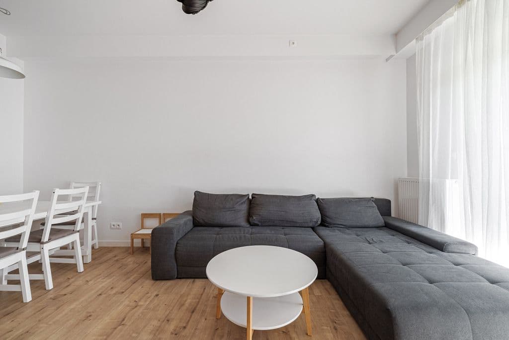 Spacious 4-room apartment with 80 m² gardens – 3