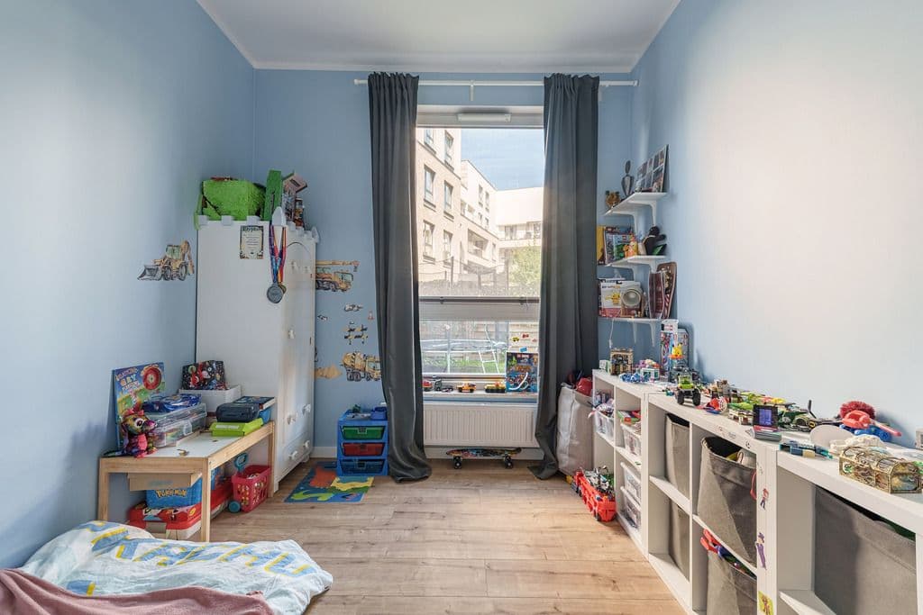 Spacious 4-room apartment with 80 m² gardens – 11