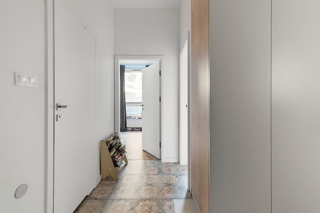 Spacious 4-room apartment with 80 m² gardens – 17