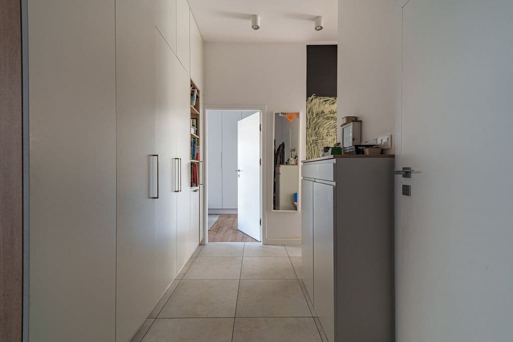 Spacious 4-room apartment with 80 m² gardens – 18