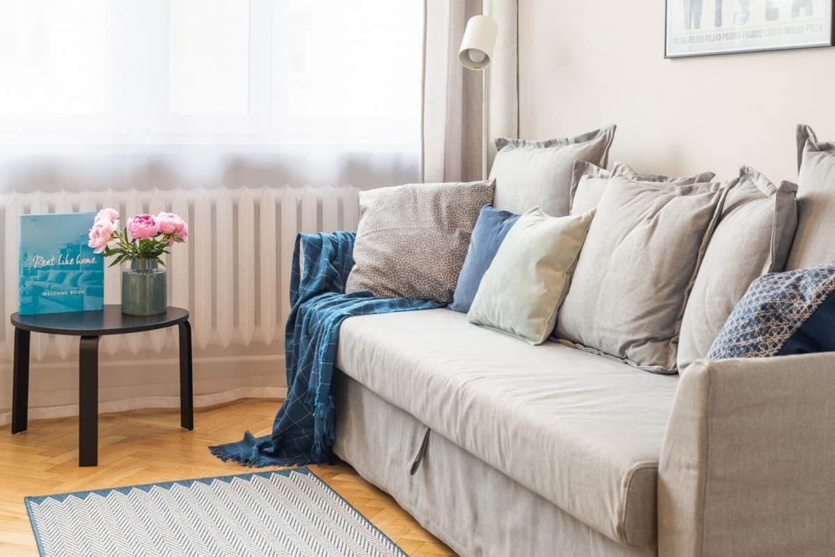 Renovated studio steps from metro in city center – 1
