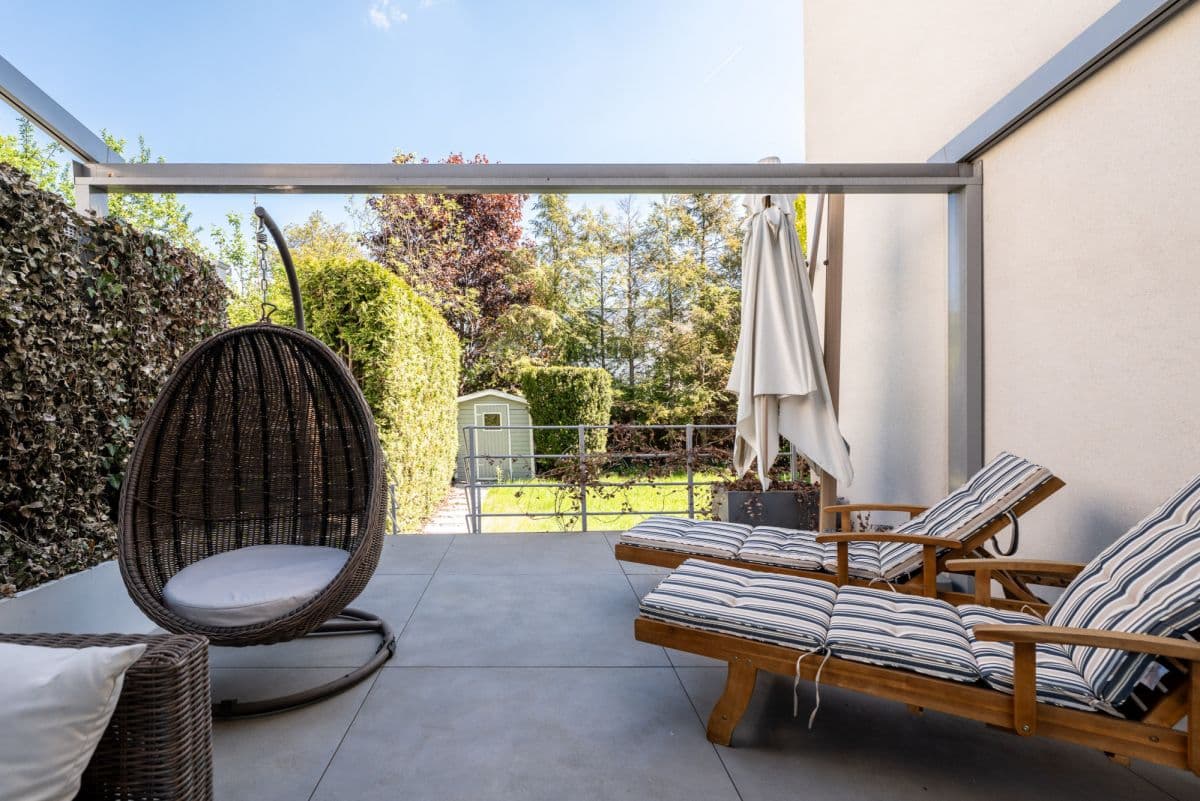 Modernized pre-war twin with garden and two terraces – 9