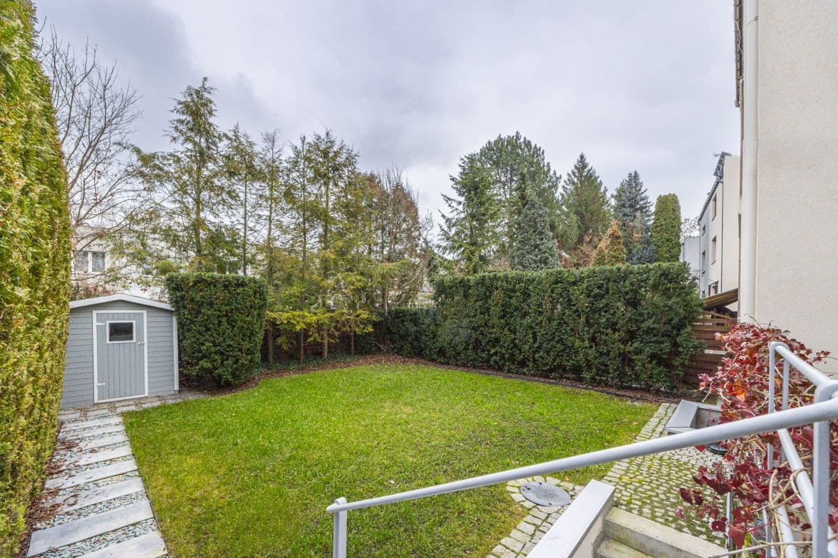 Modernized pre-war twin with garden and two terraces – 10