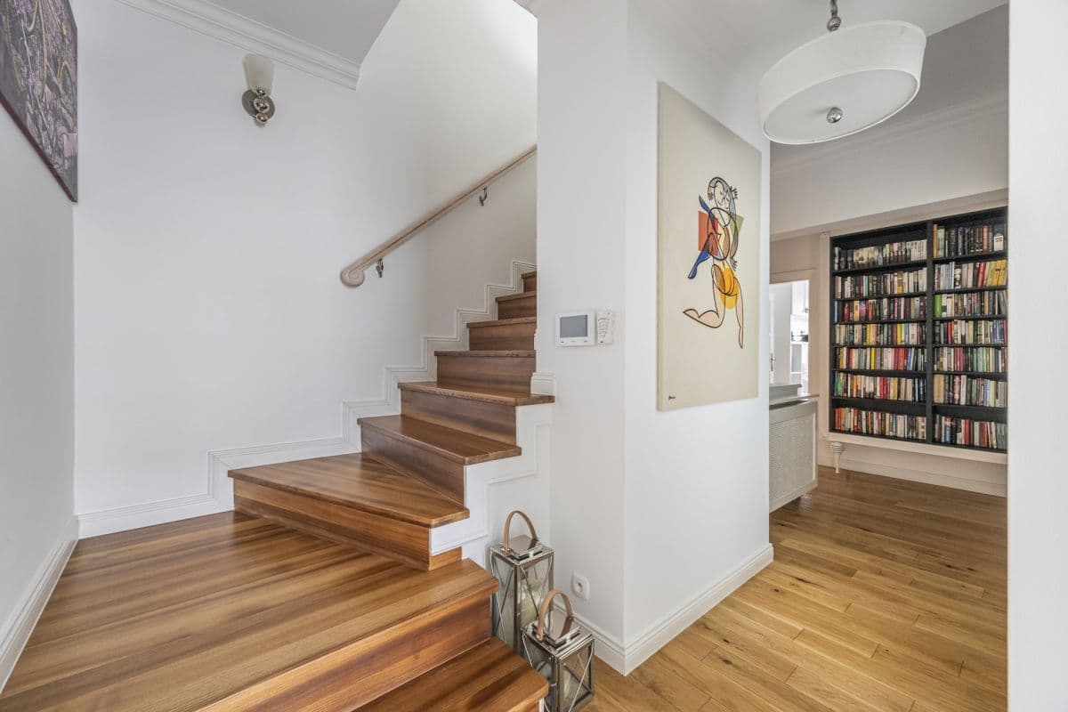 Modernized pre-war twin with garden and two terraces – 18
