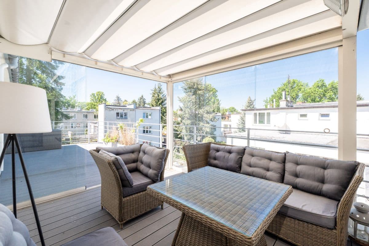 Modernized pre-war twin with garden and two terraces – 19