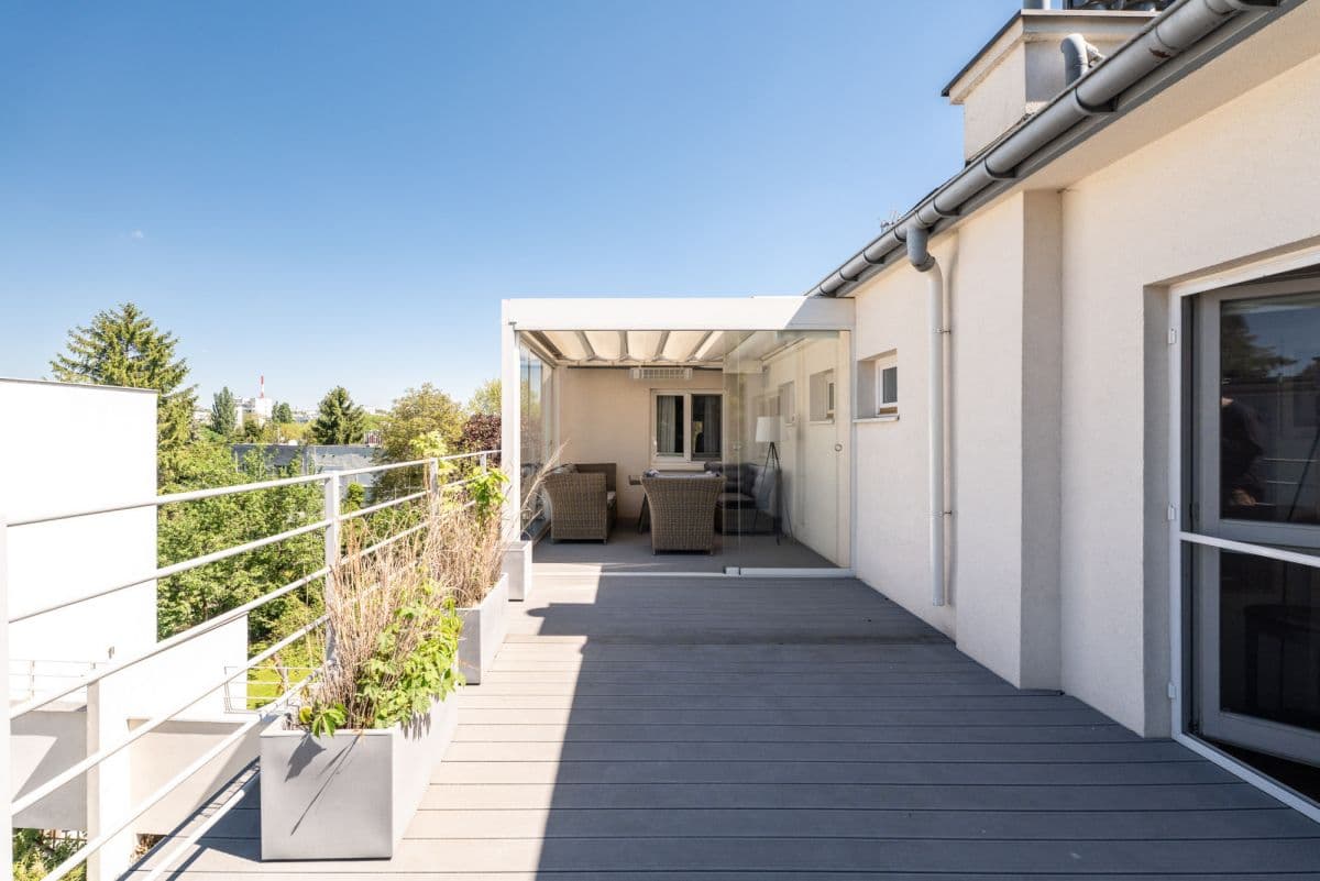Modernized pre-war twin with garden and two terraces – 20