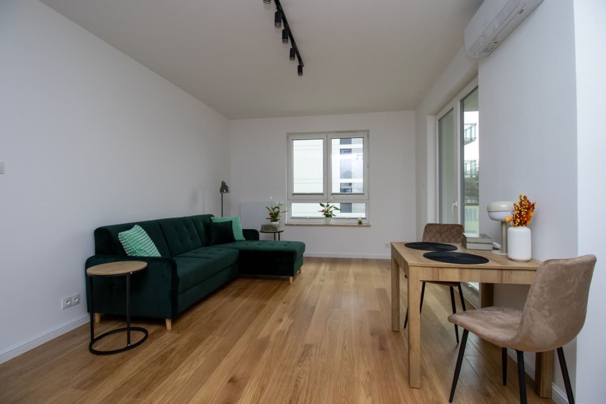 2-room apartment near WKD Raków, 15 mins to school – 2