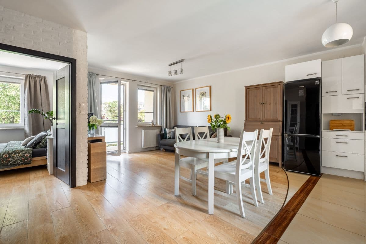 Bright 2-bedroom apartment close to Metro – 2