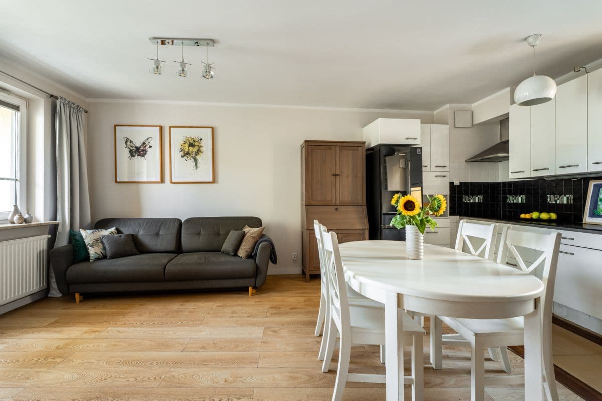 Bright 2-bedroom apartment close to Metro – 3