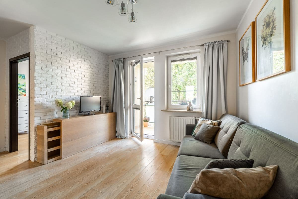 Bright 2-bedroom apartment close to Metro – 4