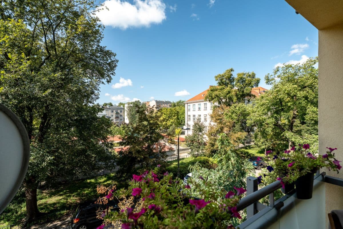 Bright 2-bedroom apartment close to Metro – 6