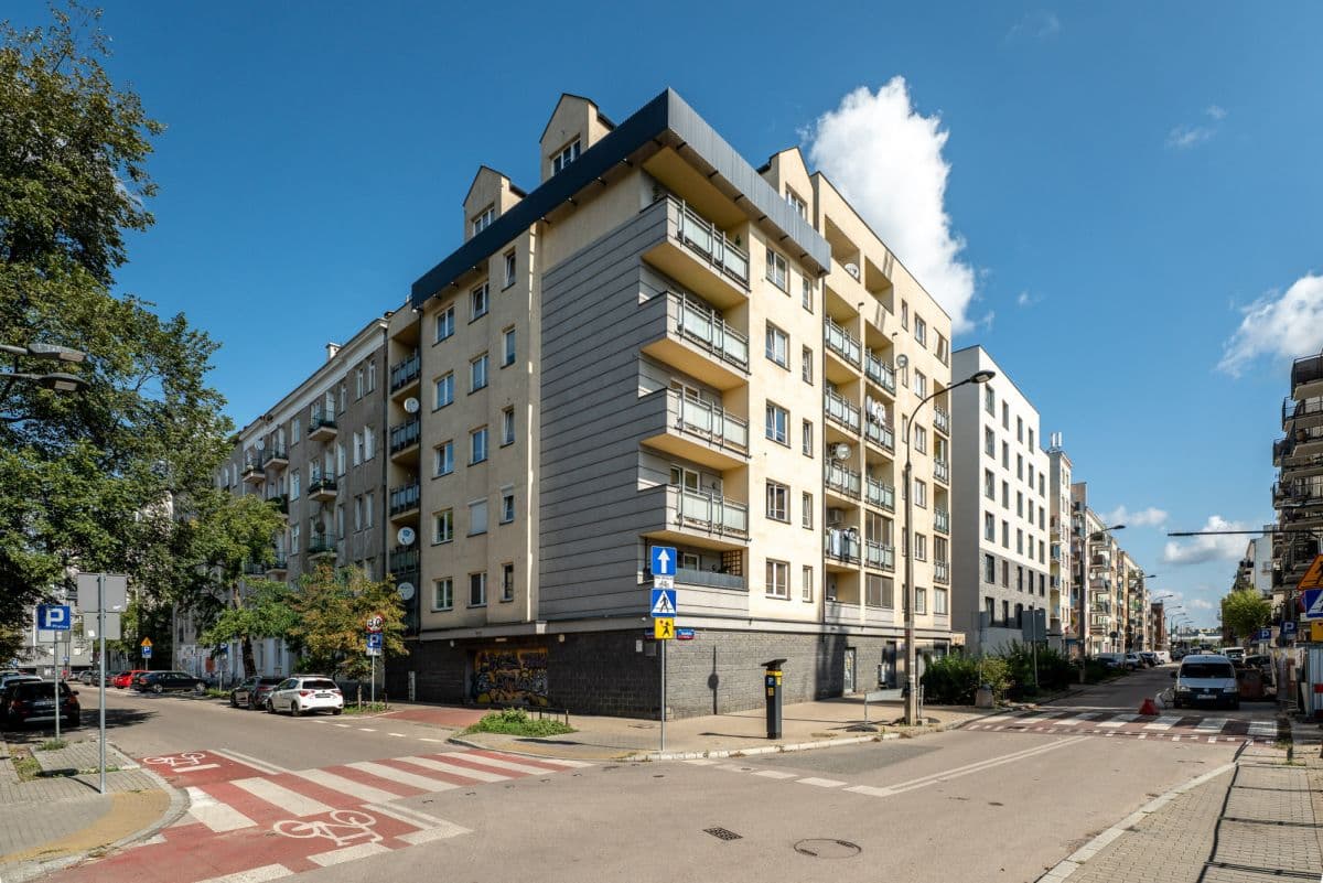 Bright 2-bedroom apartment close to Metro – 11