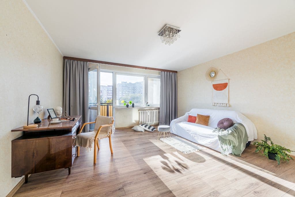 Spacious apartment with potential for 5 rooms – 7