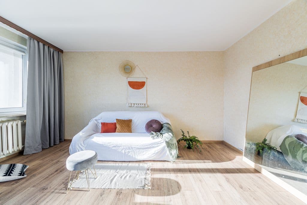 Spacious apartment with potential for 5 rooms – 8