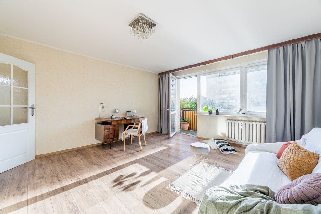 Spacious apartment with potential for 5 rooms – 9