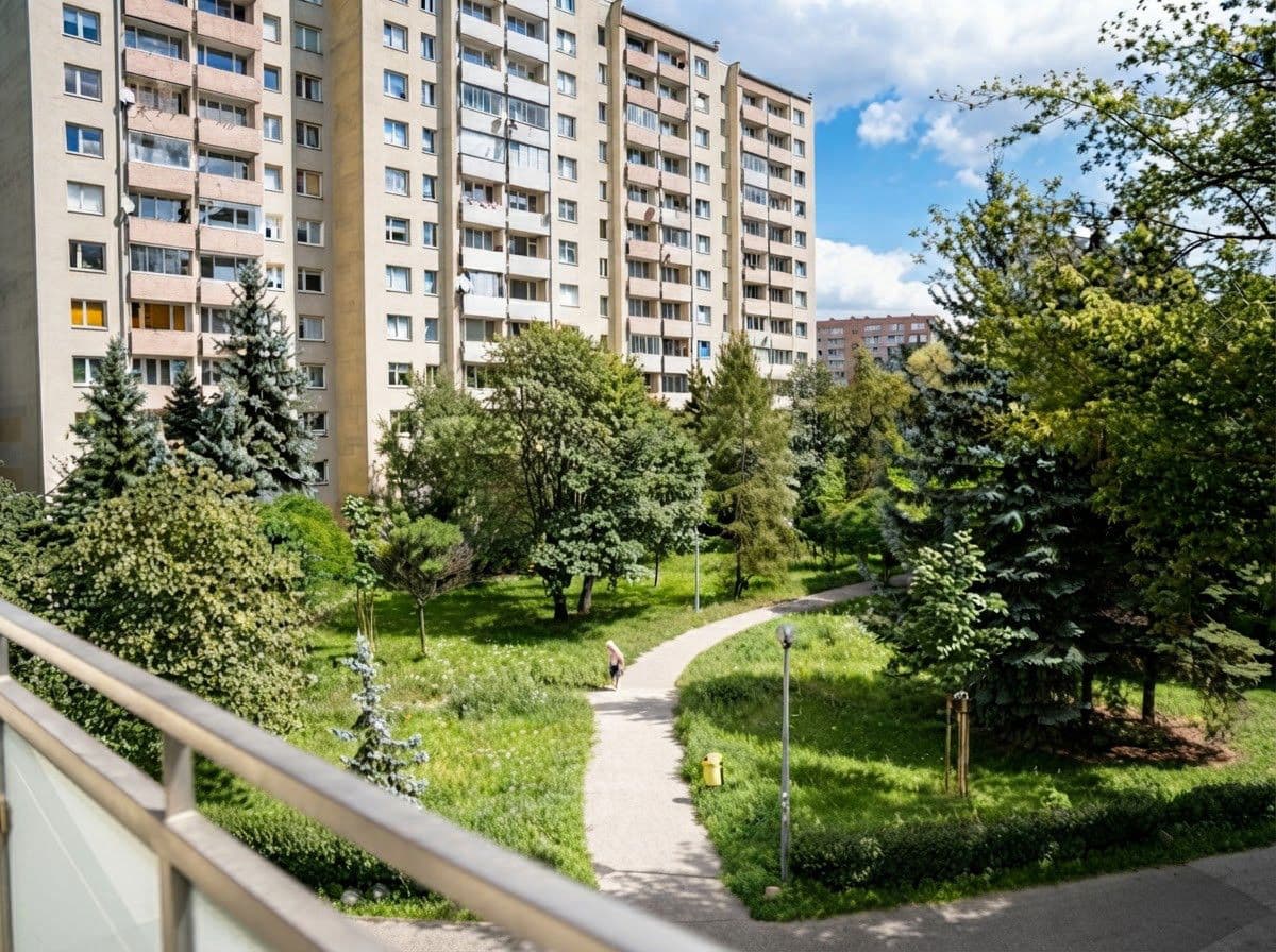 Functional apartment near green areas in Ochota – 6