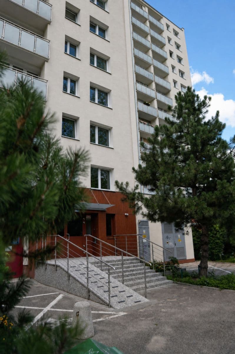 Functional apartment near green areas in Ochota – 7