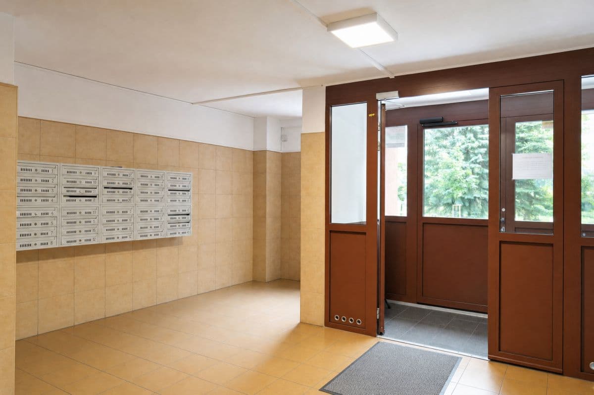 Functional apartment near green areas in Ochota – 9
