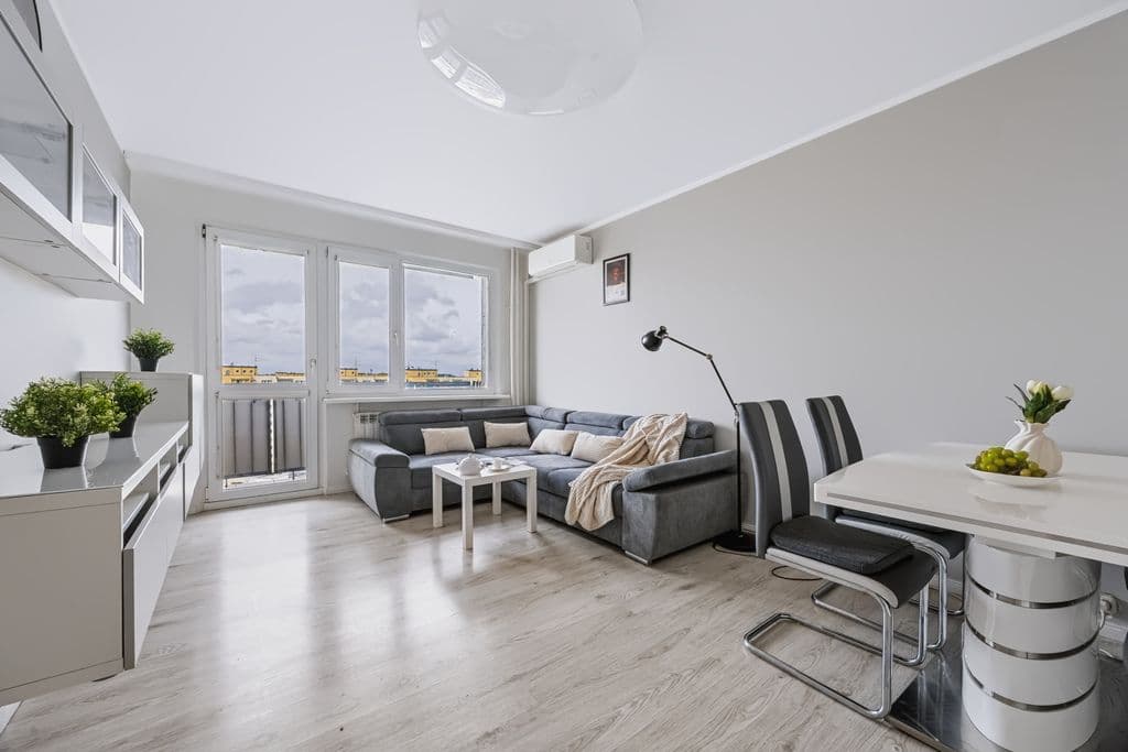 Three-room apartment with panoramic city views – 1