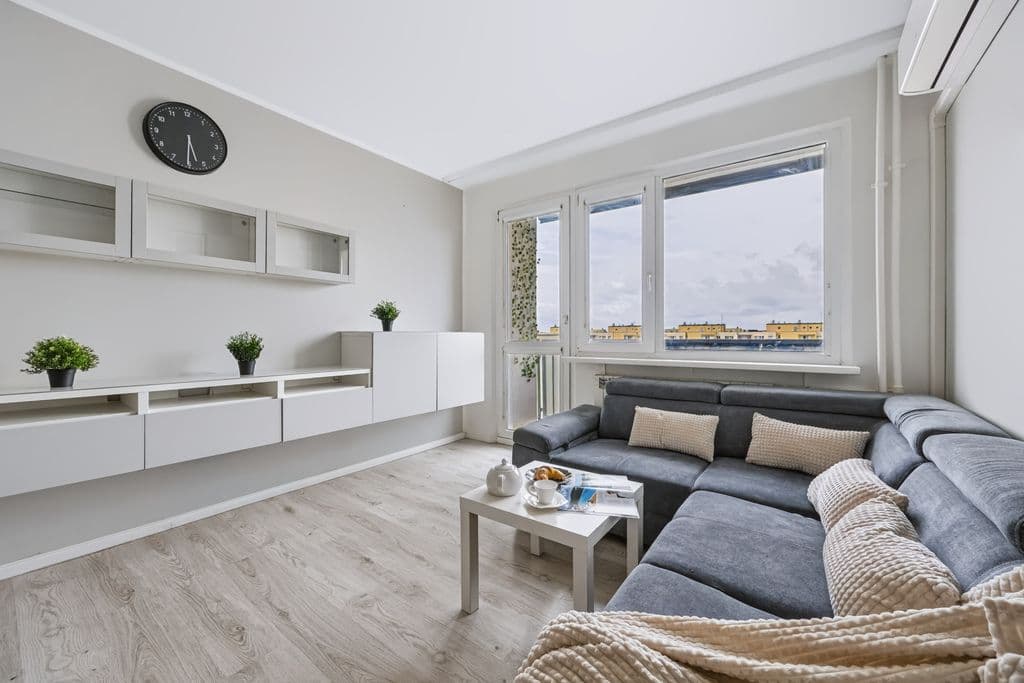 Three-room apartment with panoramic city views – 3