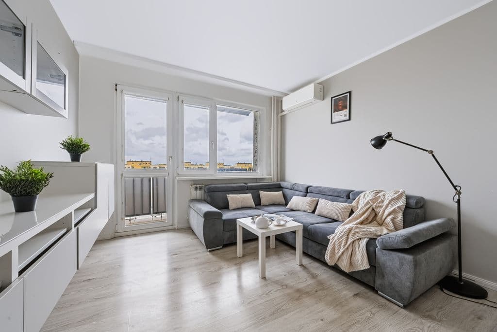 Three-room apartment with panoramic city views – 4