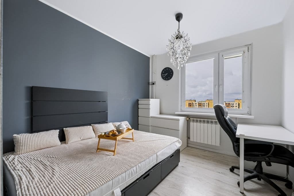 Three-room apartment with panoramic city views – 11