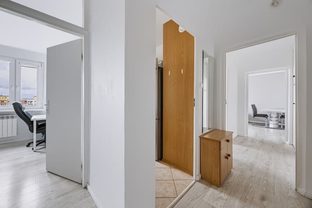 Three-room apartment with panoramic city views – 12