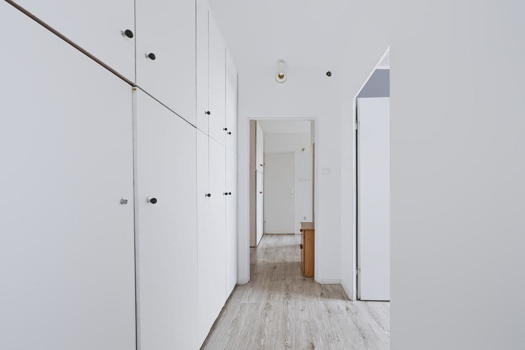 Three-room apartment with panoramic city views – 13