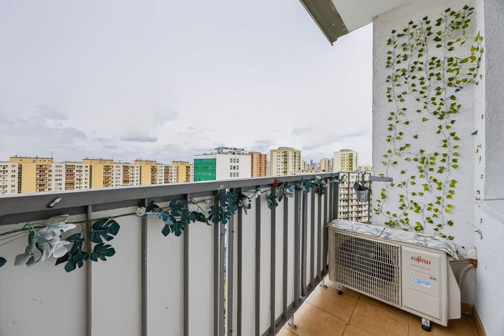 Three-room apartment with panoramic city views – 14