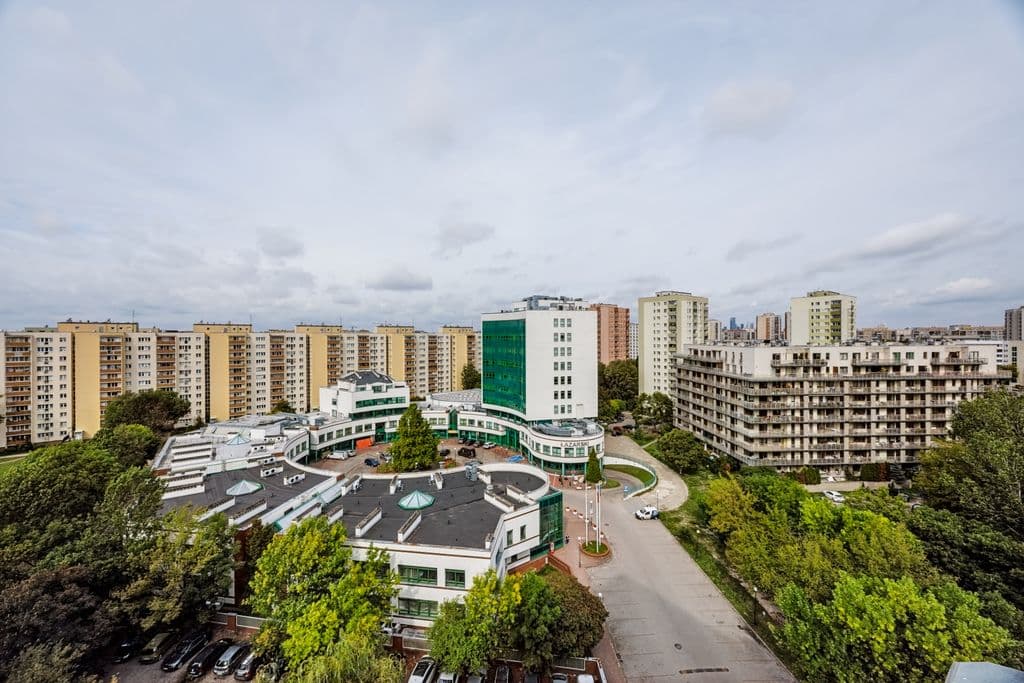 Three-room apartment with panoramic city views – 15