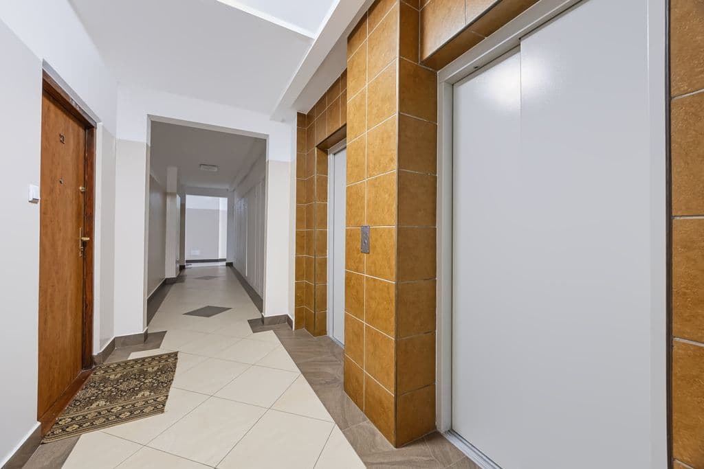 Three-room apartment with panoramic city views – 16