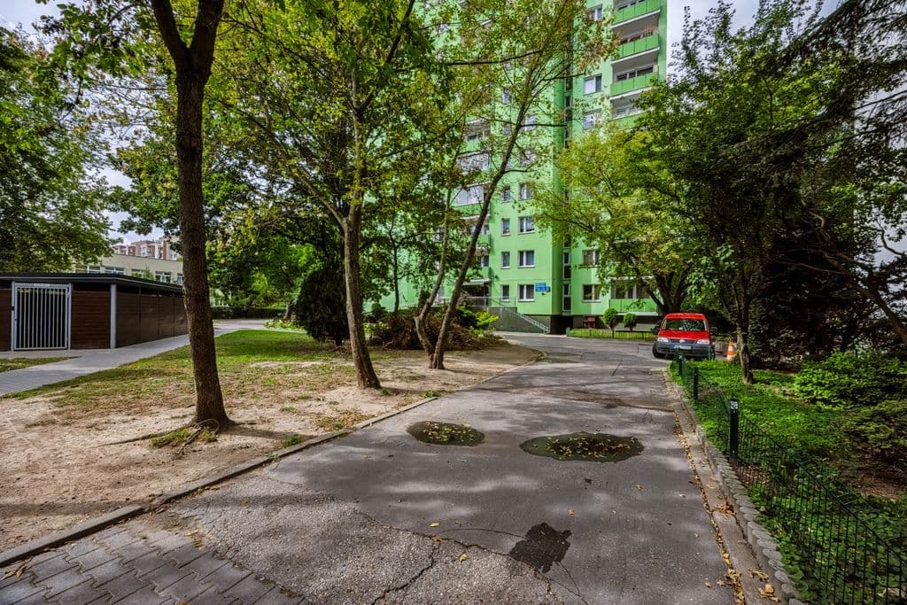 Three-room apartment with panoramic city views – 17