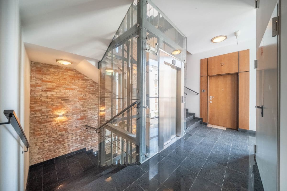 39 m² office in a renovated tenement, central Warsaw – 1