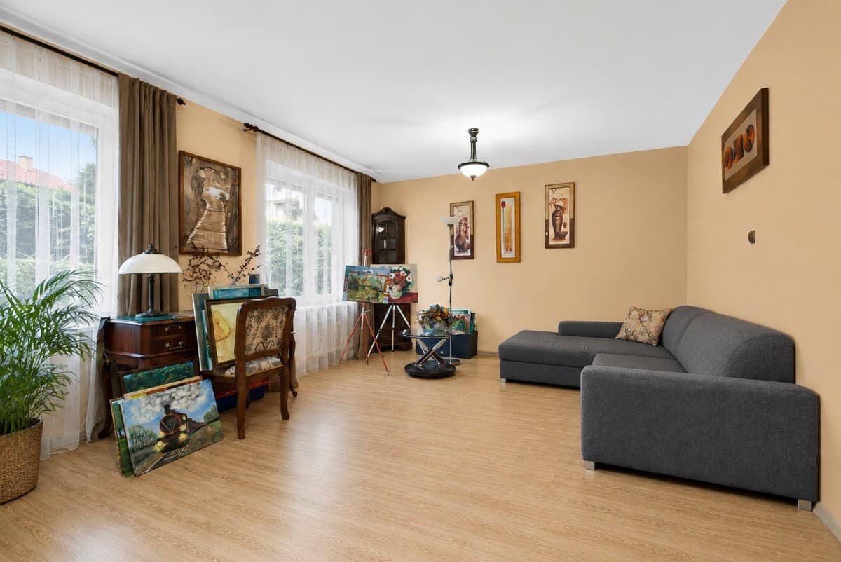 Charming family home with history and spacious garden – 5