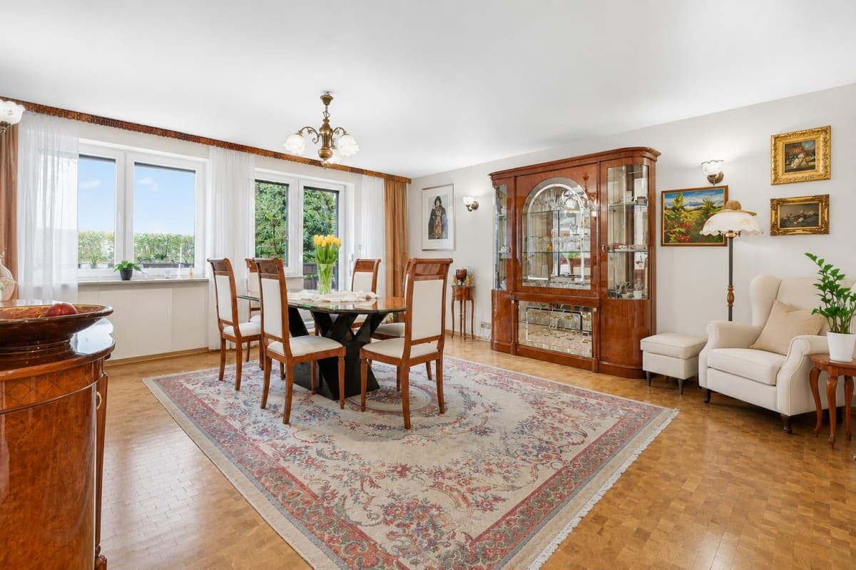 Charming family home with history and spacious garden – 2