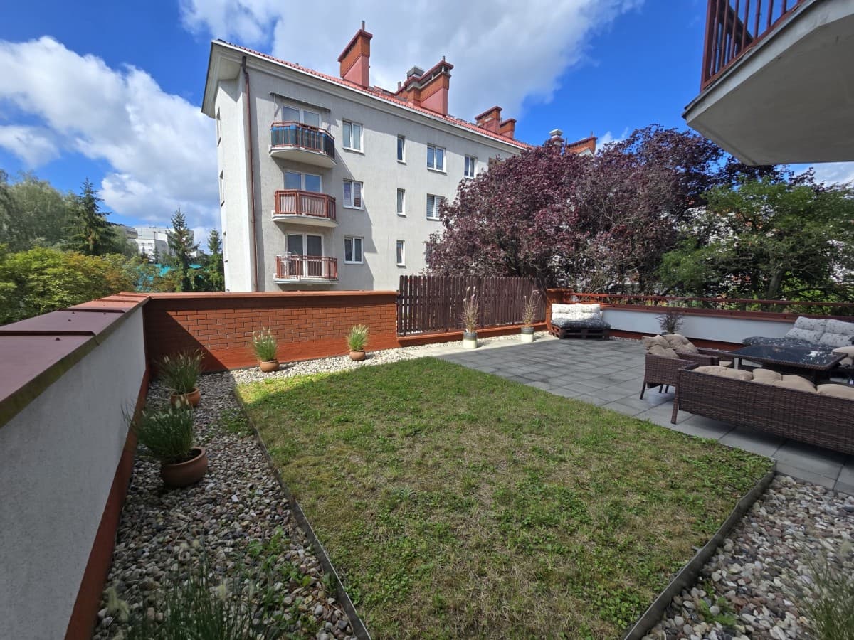 Spacious 2-room apartment with large terrace – 1