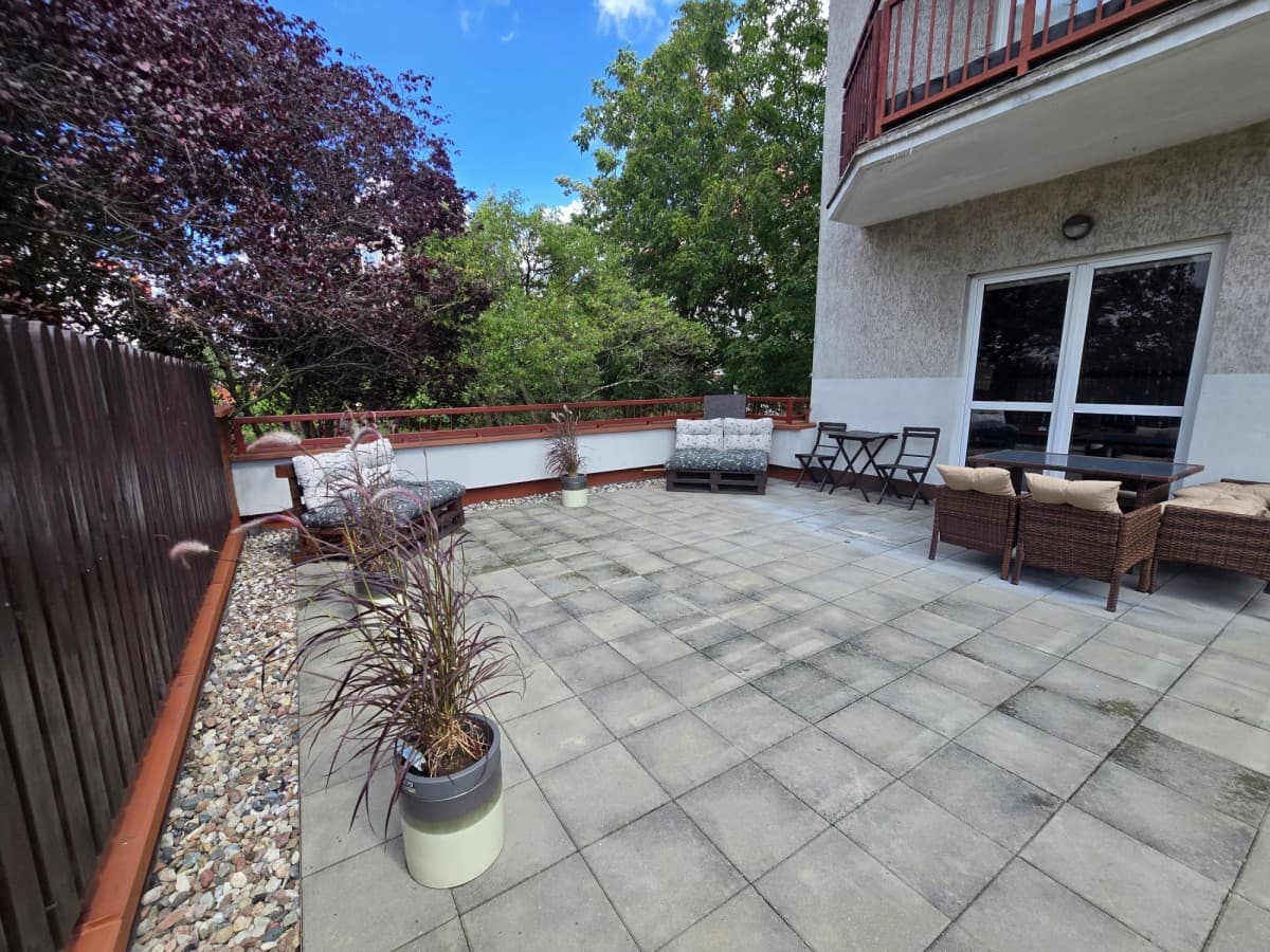 Spacious 2-room apartment with large terrace – 11